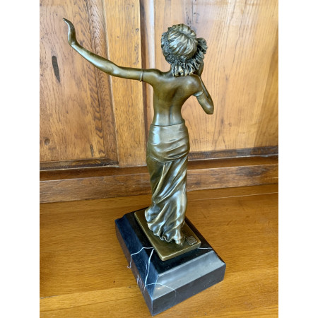 Sculpture en bronze Femme au bras levé