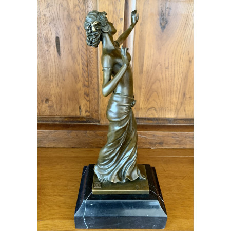 Sculpture en bronze Femme au bras levé