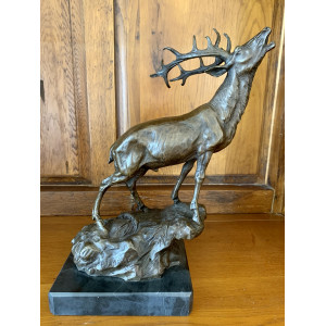 Sculpture en bronze " Le brame du cerf "