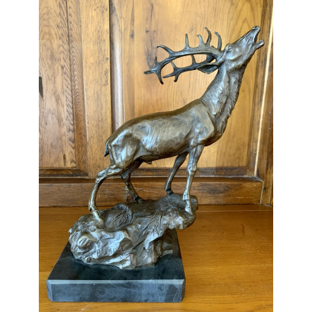 Sculpture en bronze " Le brame du cerf "