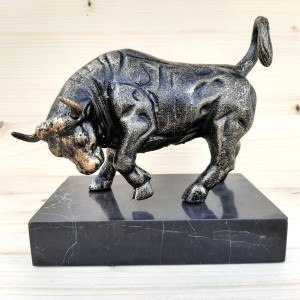 Sculpture taureau en fonte