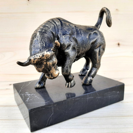 Sculpture taureau en fonte