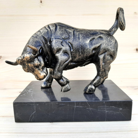 Sculpture taureau en fonte