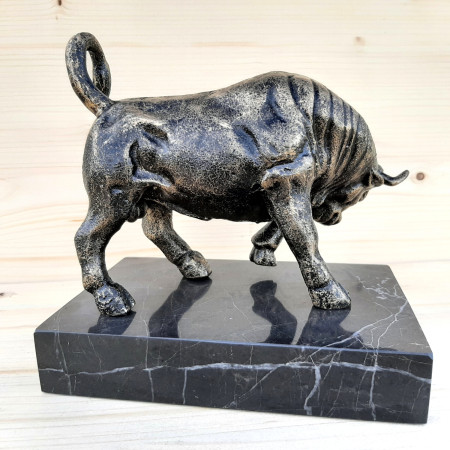 Sculpture taureau en fonte