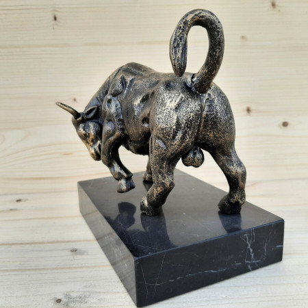 Sculpture taureau en fonte