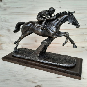 Trophée Jockey The Hurdler grand format 2