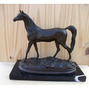 Cheval arabe en bronze 