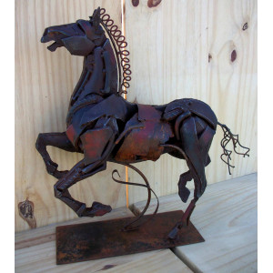 Sculpture cheval cabré en métal 