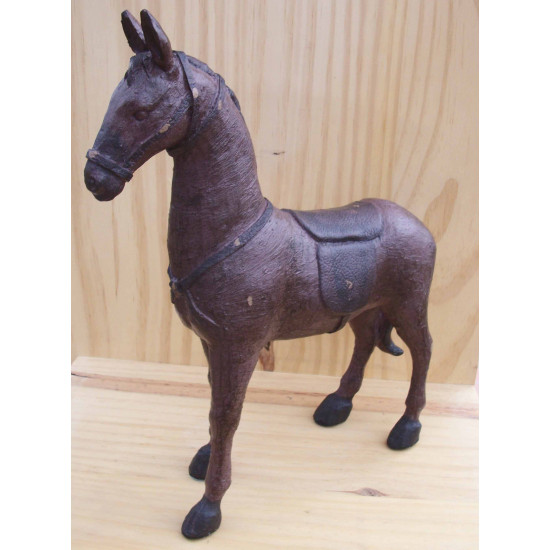 Cheval en résine marron 