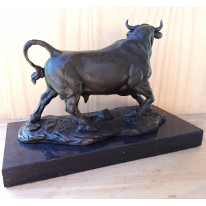 Sculpture taureau en bronze  2