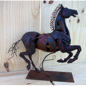 Sculpture cheval cabré en métal  2