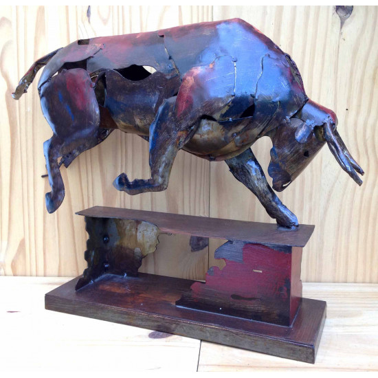 Sculpture taureau sur support métal 
