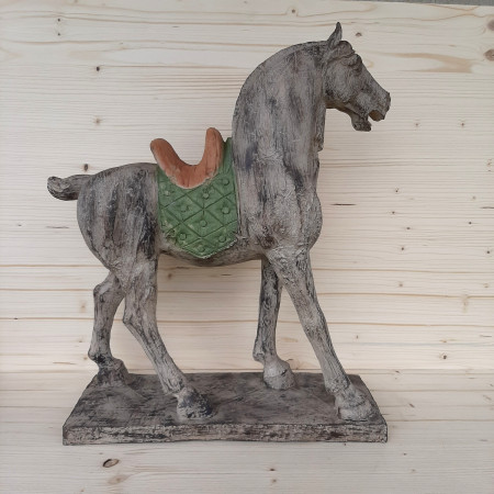 Grande statue cheval en bois vieilli