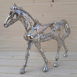 Sculpture" Le cheval au pas " ajourée en étain