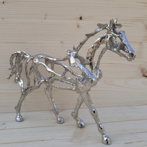 Sculpture" Le cheval au pas " ajourée en étain 2