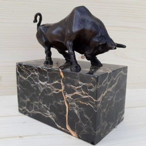 Petite sculpture taureau en bronze 2